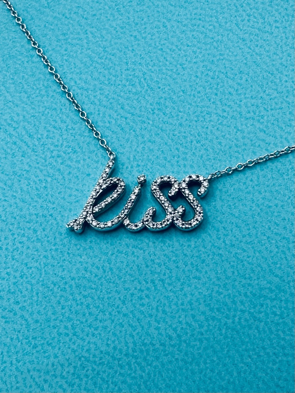 RARE Tiffany & Co. 18K White Gold Diamond Graffiti Kiss Necklace 16” w Packaging